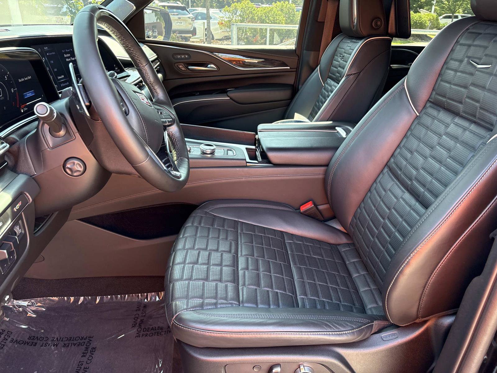 Used 2023 Cadillac Escalade ESV V AWD/4WD image 16