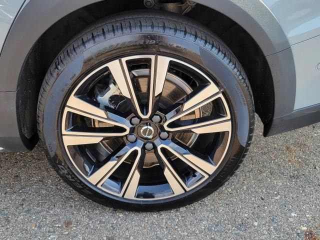 Used 2024 Volvo V60 B5 Cross Country Ultimate AWD/4WD image 8