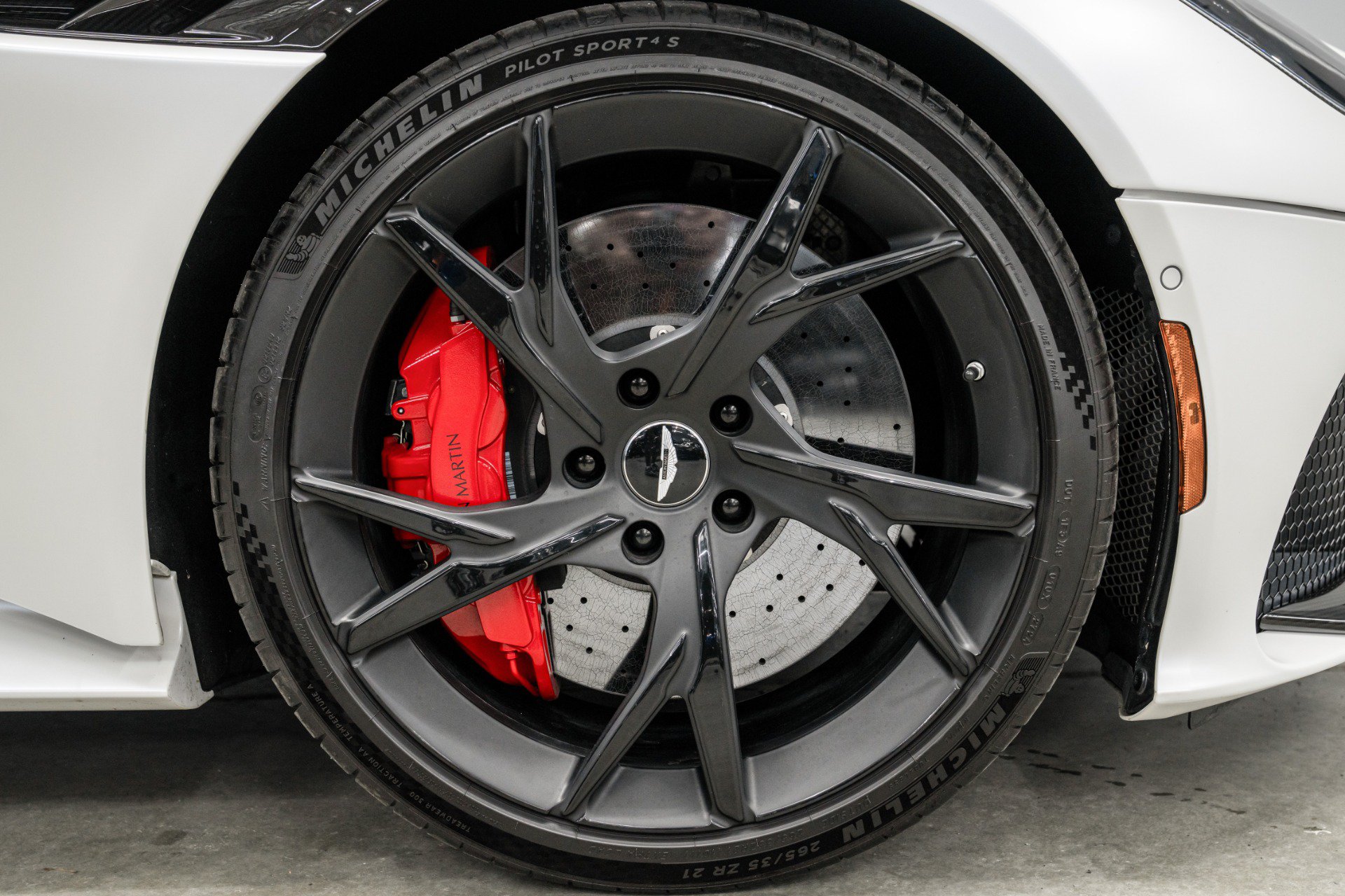 Used 2019 Aston Martin DBS Superleggera RWD image 38