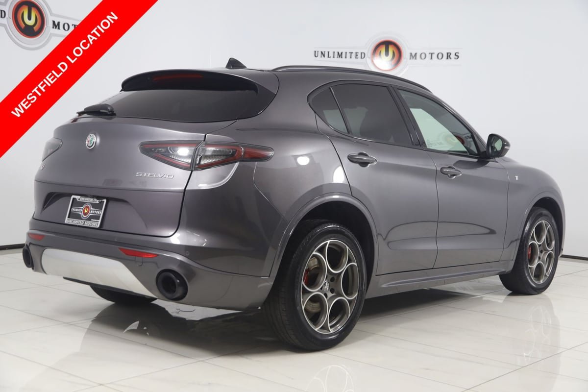 Used 2024 Alfa Romeo Stelvio Ti AWD/4WD image 3