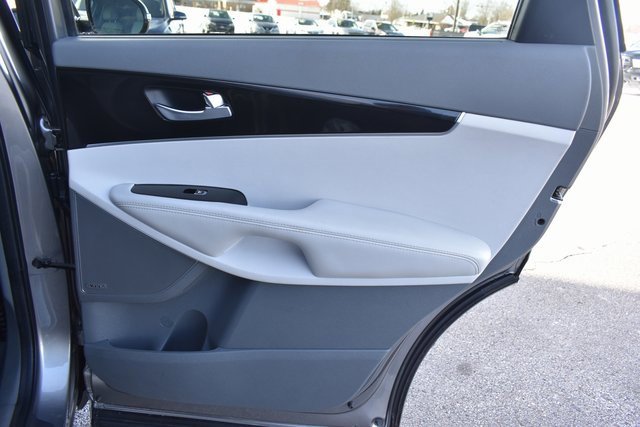 Used 2018 Kia Sorento SX image 46