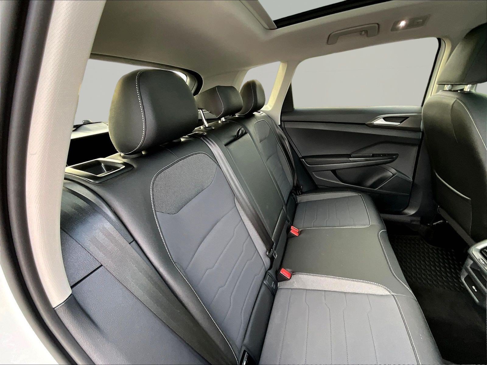 Used 2025 Volkswagen Taos SE FWD image 25