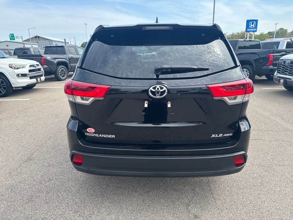 Used 2017 Toyota Highlander XLE AWD/4WD image 6