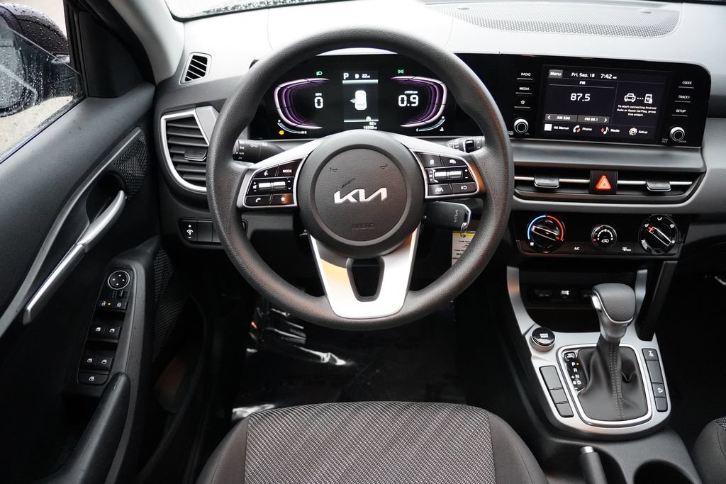Certified 2024 Kia Seltos LX AWD/4WD image 18