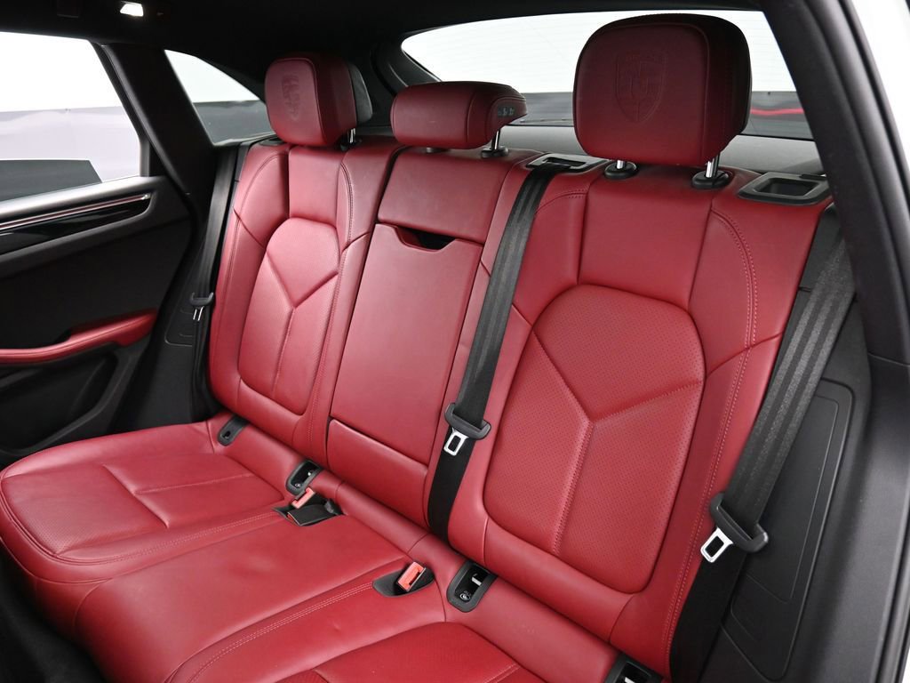 Certified 2022 Porsche Macan image 24