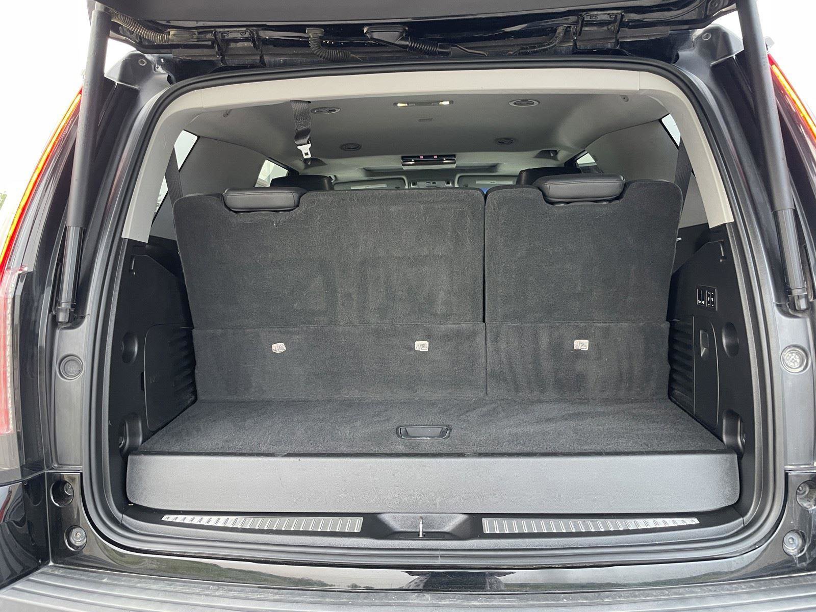 Used 2018 Cadillac Escalade Premium Luxury RWD image 28