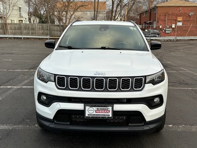 Used 2025 Jeep Compass Latitude AWD/4WD image 2