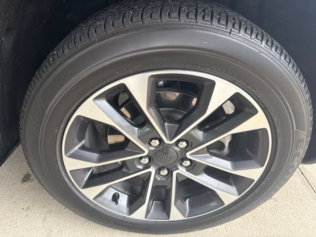 Used 2023 Jeep Grand Cherokee L Overland w/ Rear Seat Video Group I AWD/4WD image 14