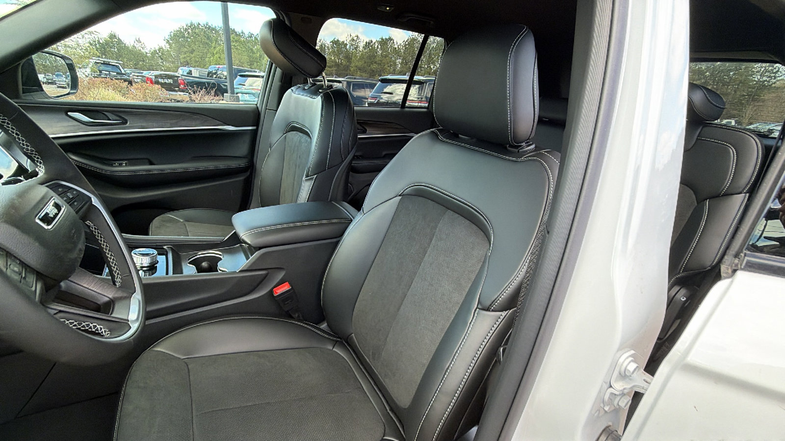 New 2026 Jeep Grand Cherokee Altitude image 17