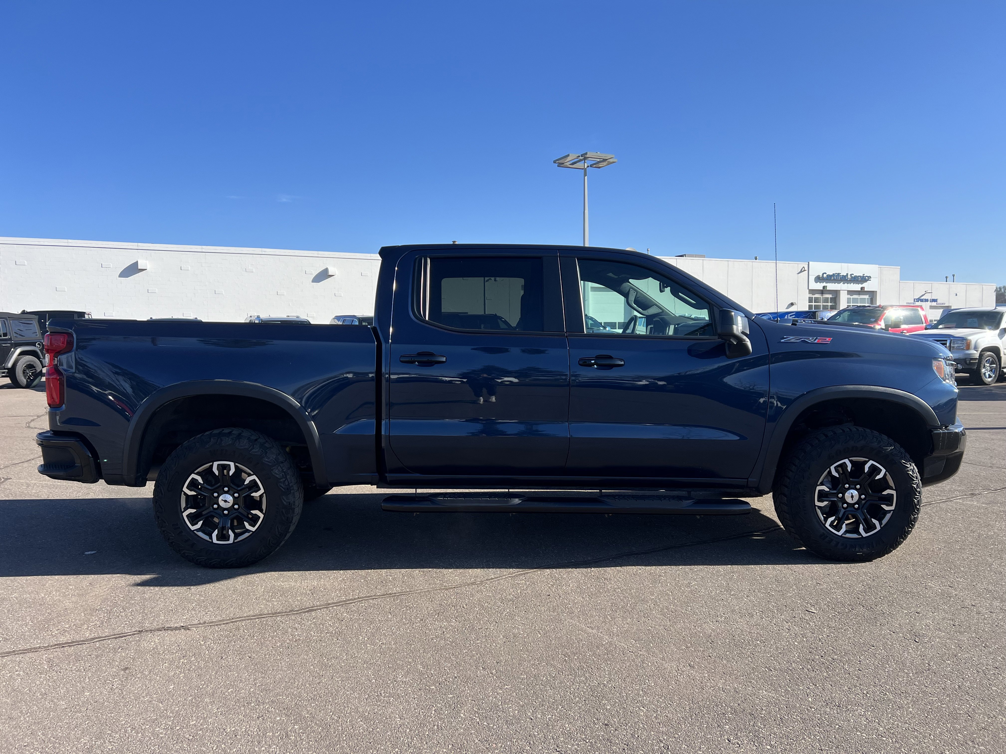 Used 2023 Chevrolet Silverado 1500 ZR2 image 9