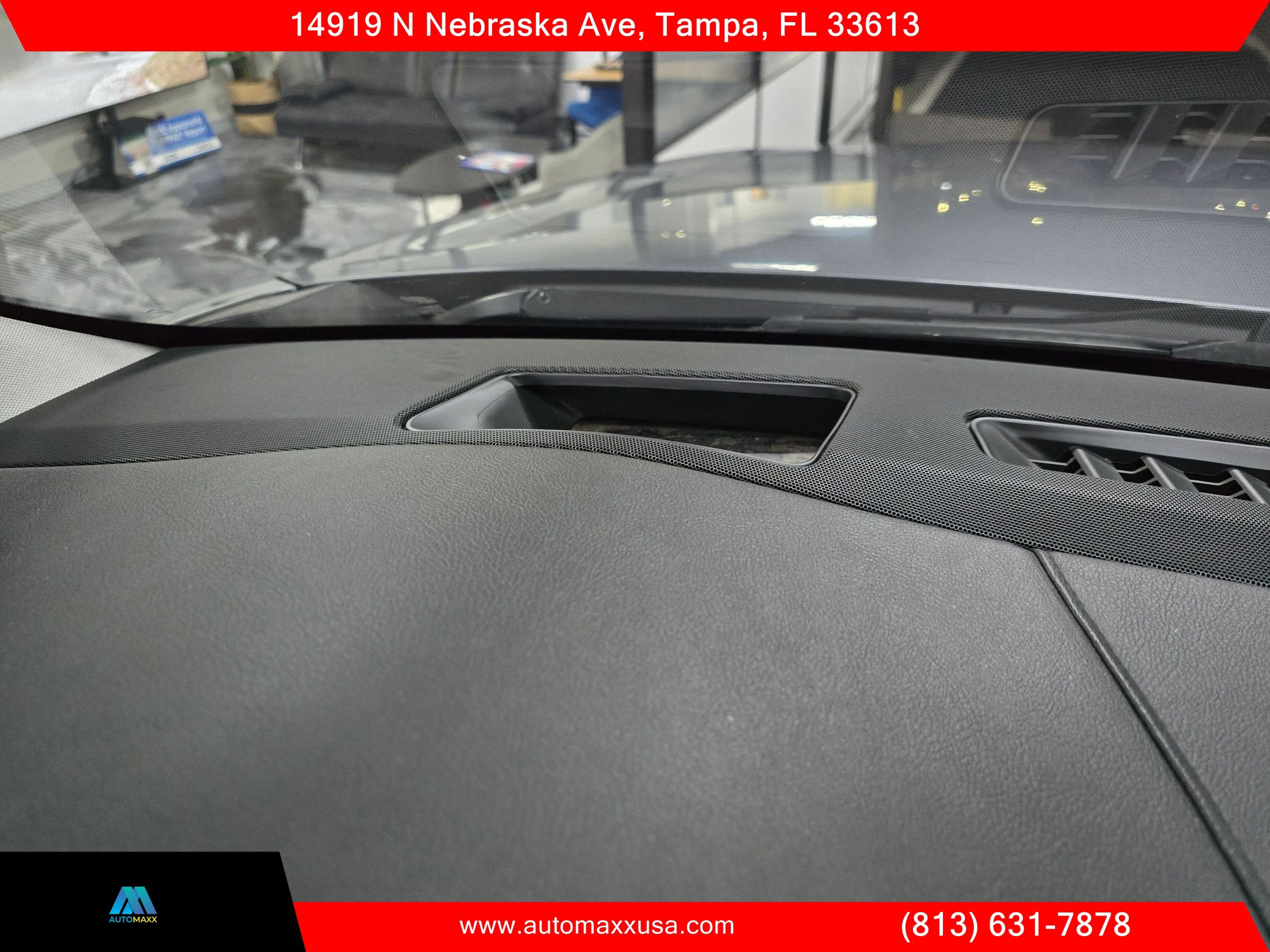 Used 2019 Cadillac Escalade Luxury w/ Escalade Sport Edition image 30