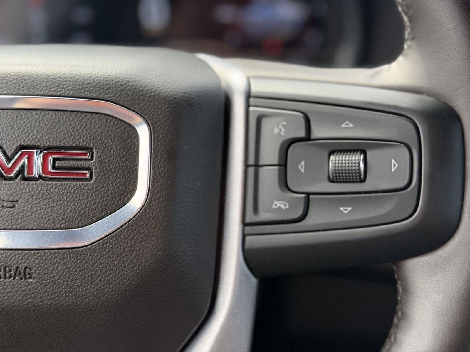 Used 2024 GMC Yukon SLT w/ SLT Luxury Package AWD/4WD image 16