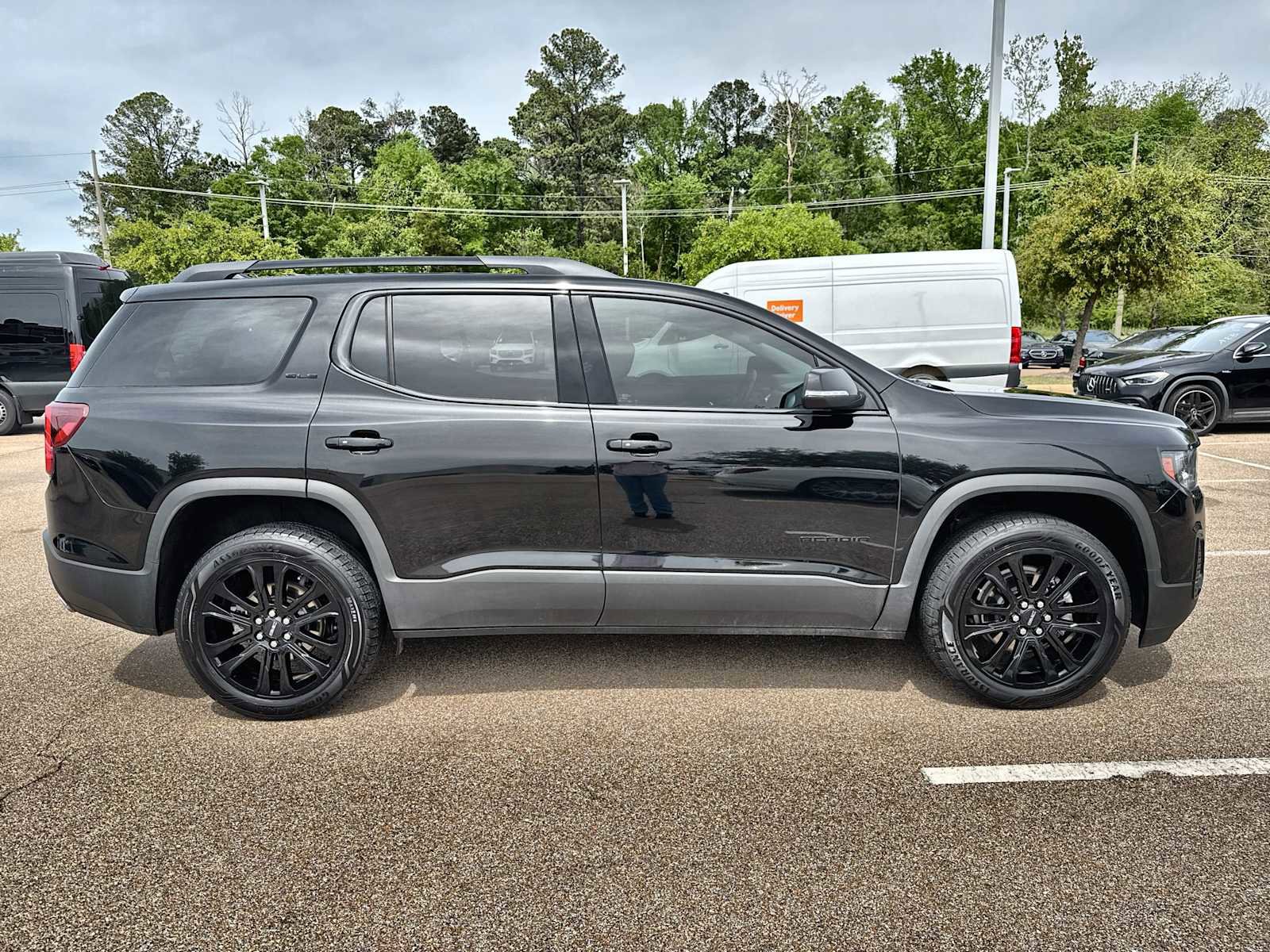 Used 2022 GMC Acadia SLE w/ Driver Convenience Package FWD image 10