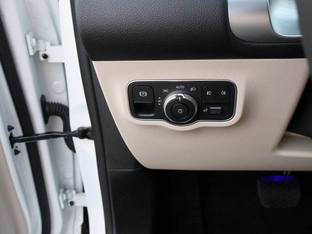 New 2026 Mercedes-Benz GLB 250 4MATIC image 36