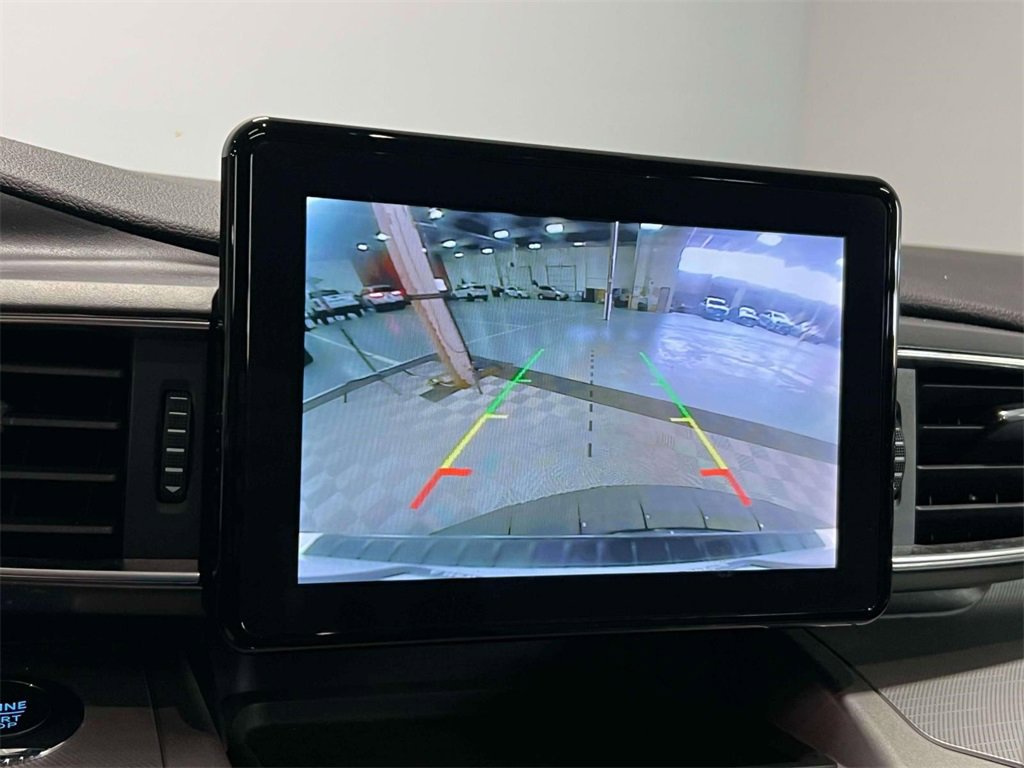 Used 2022 Ford Explorer XLT w/ Equipment Group 202A image 31