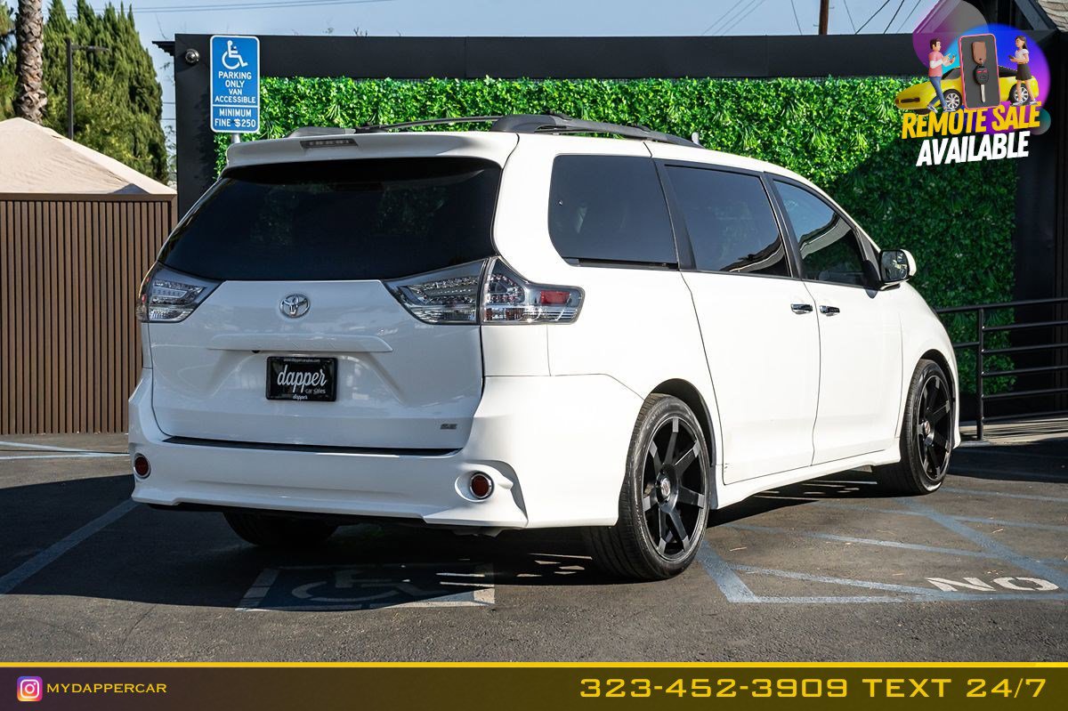 Used 2017 Toyota Sienna SE FWD image 5