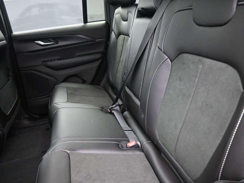 New 2025 Jeep Grand Cherokee Altitude image 14