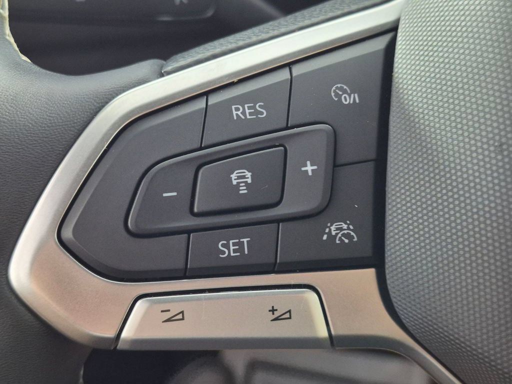 Used 2023 Volkswagen Tiguan SE FWD image 16