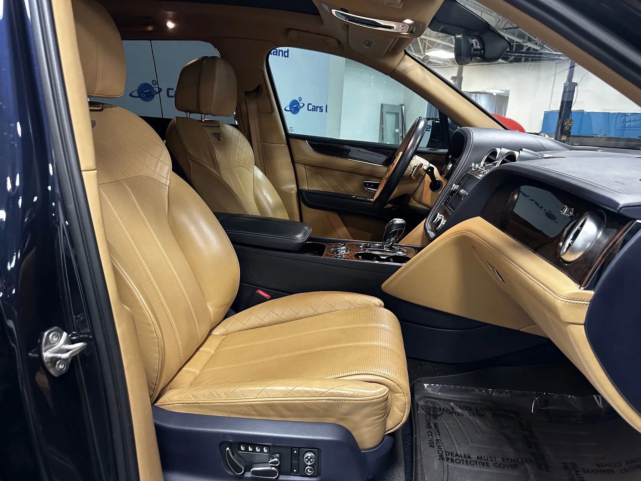 Used 2017 Bentley Bentayga image 24
