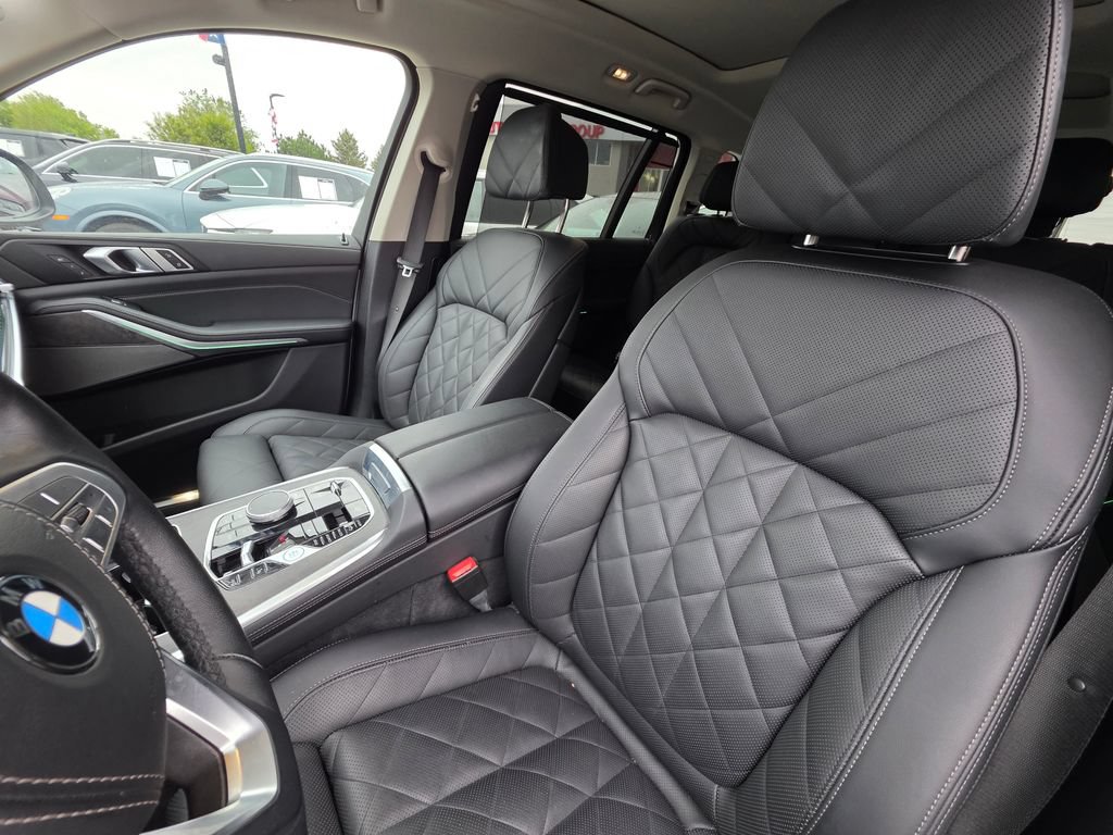 Used 2025 BMW X7 xDrive40i AWD/4WD image 19