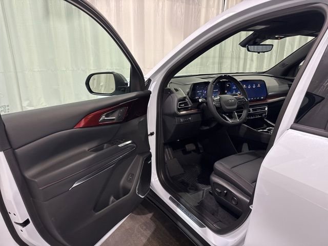 New 2026 Chevrolet Traverse Z71 w/ Enhanced Driving Package image 8