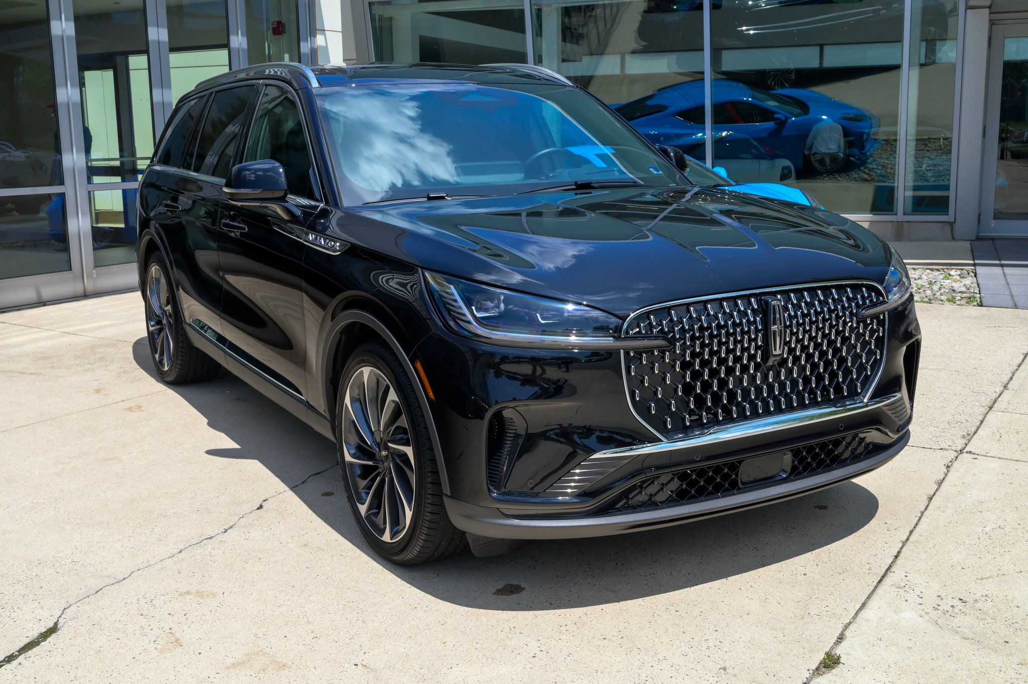 Used 2026 Lincoln Aviator Reserve AWD/4WD image 3