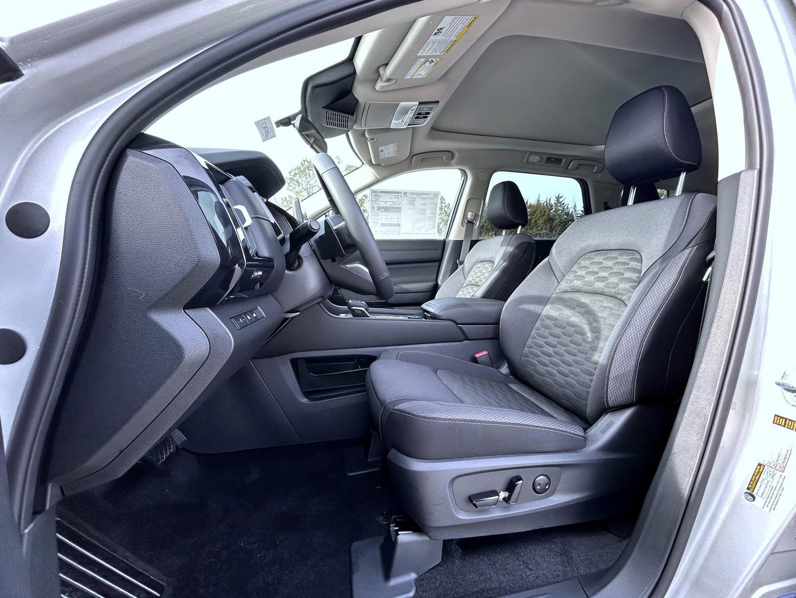 New 2025 Nissan Pathfinder SV w/ SV Premium Package image 10