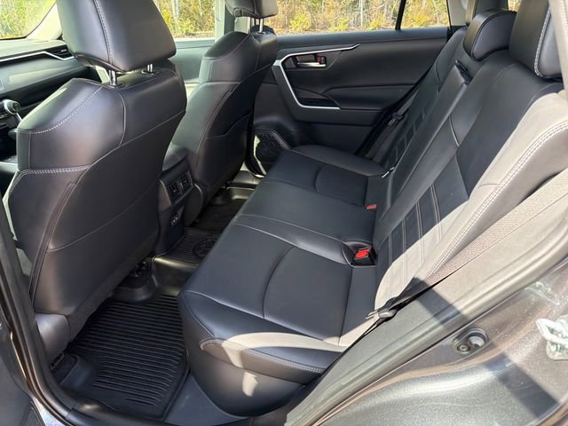 Used 2022 Toyota RAV4 XLE Premium image 7