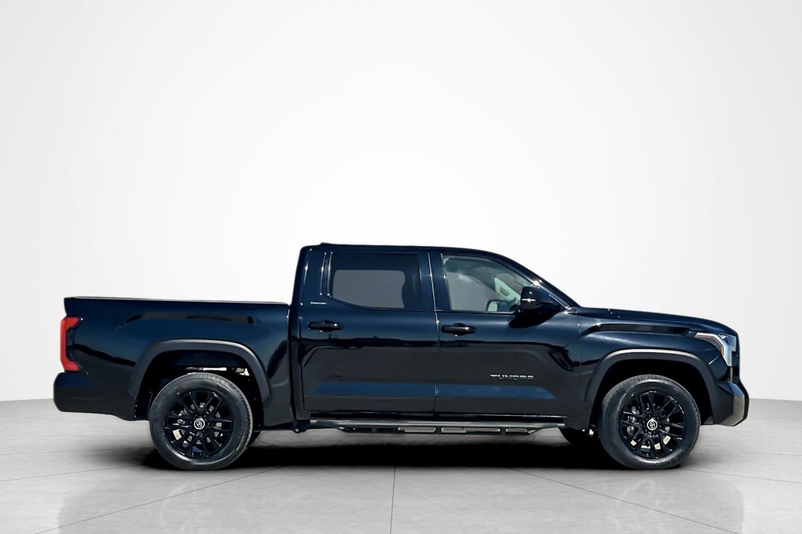 Used 2024 Toyota Tundra Limited AWD/4WD image 6