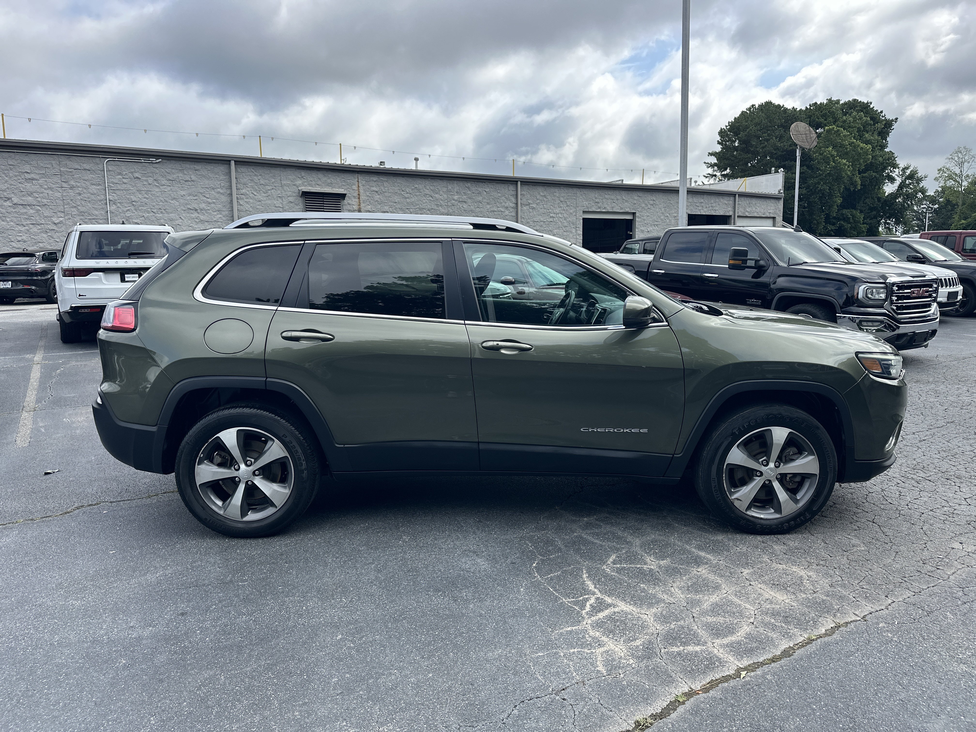 Used 2020 Jeep Cherokee Limited AWD/4WD image 10
