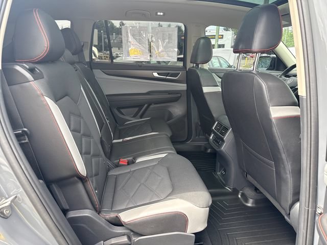 Used 2025 Volkswagen Atlas Peak Edition SE AWD/4WD image 10