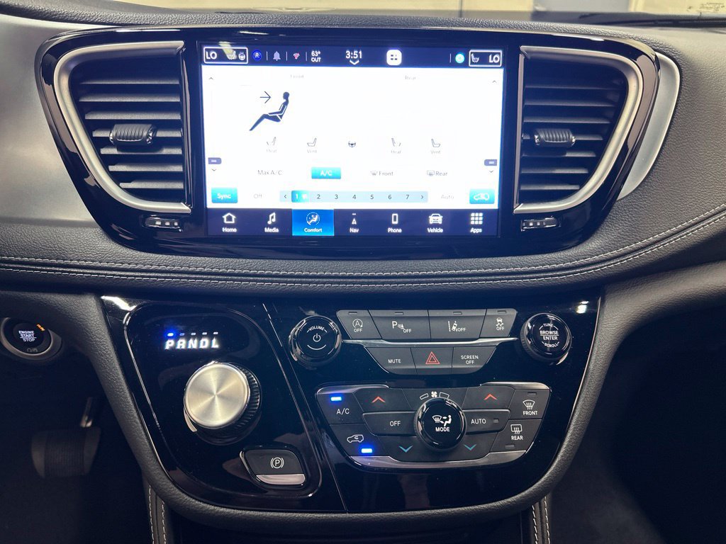 Used 2025 Chrysler Pacifica Limited FWD image 26