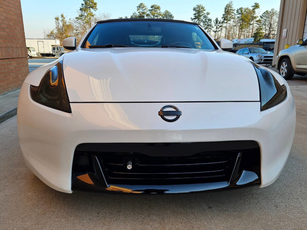 Used 2010 Nissan 370Z Touring w/ Sport Pkg RWD image 2