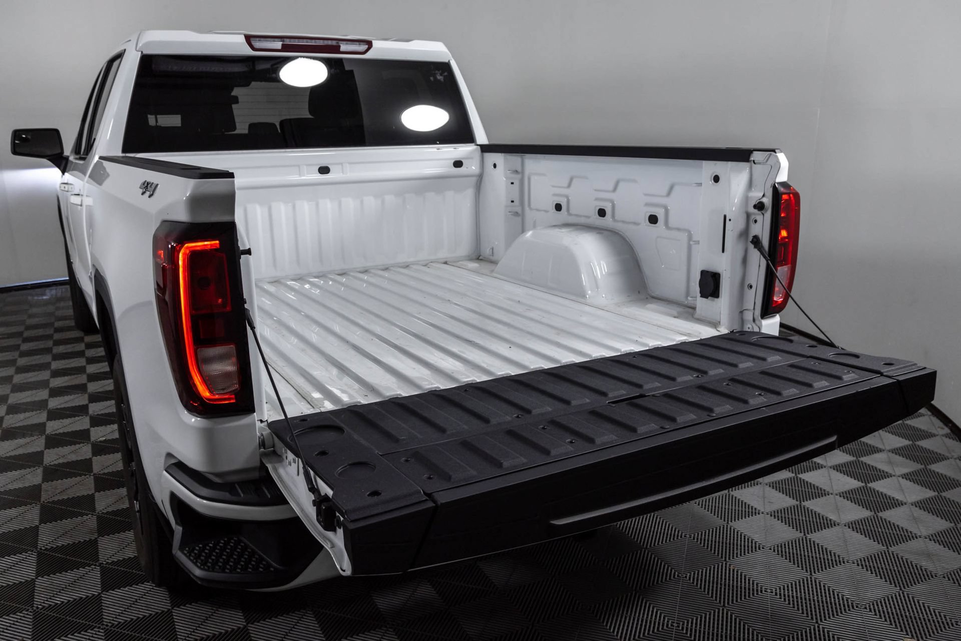 Used 2024 GMC Sierra 1500 Elevation AWD/4WD image 17