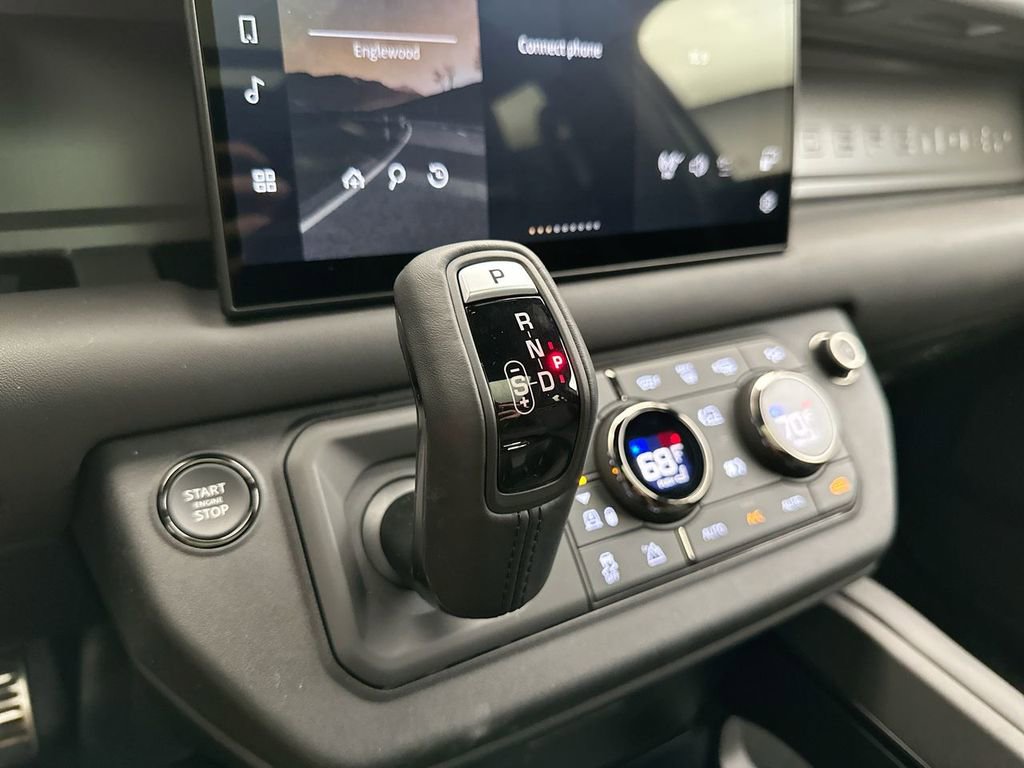 Certified 2025 Land Rover Defender 110 image 12