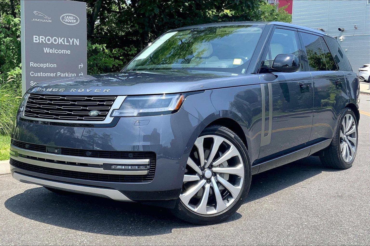 Certified 2025 Land Rover Range Rover SE AWD/4WD image 1