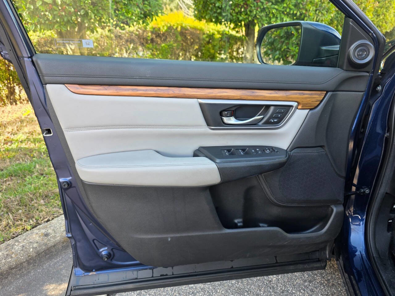 Used 2017 Honda CR-V Touring image 10