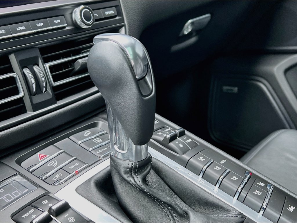 Certified 2021 Porsche Macan AWD/4WD image 19