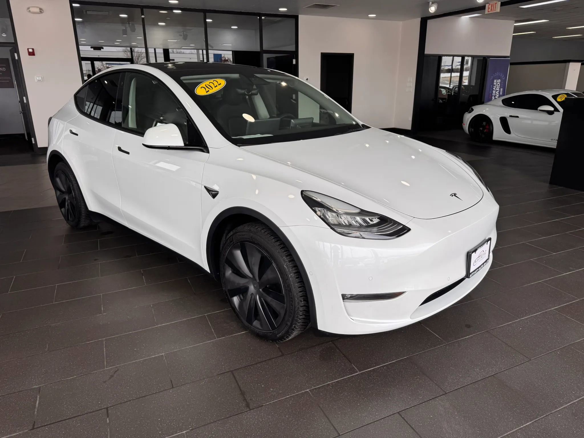 Used 2022 Tesla Model Y Long Range image 7
