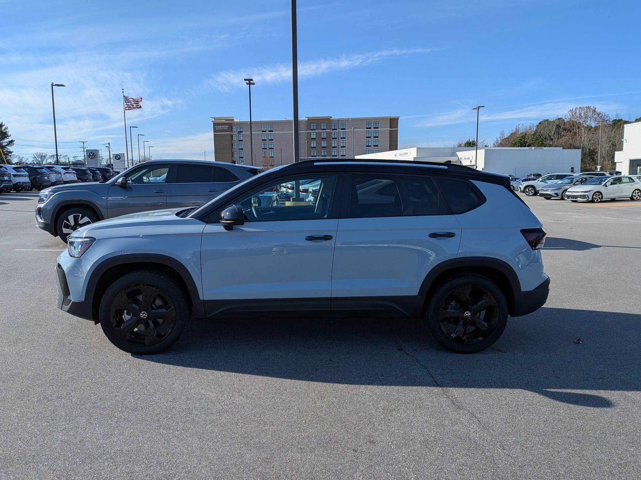 Used 2025 Volkswagen Taos SE image 6