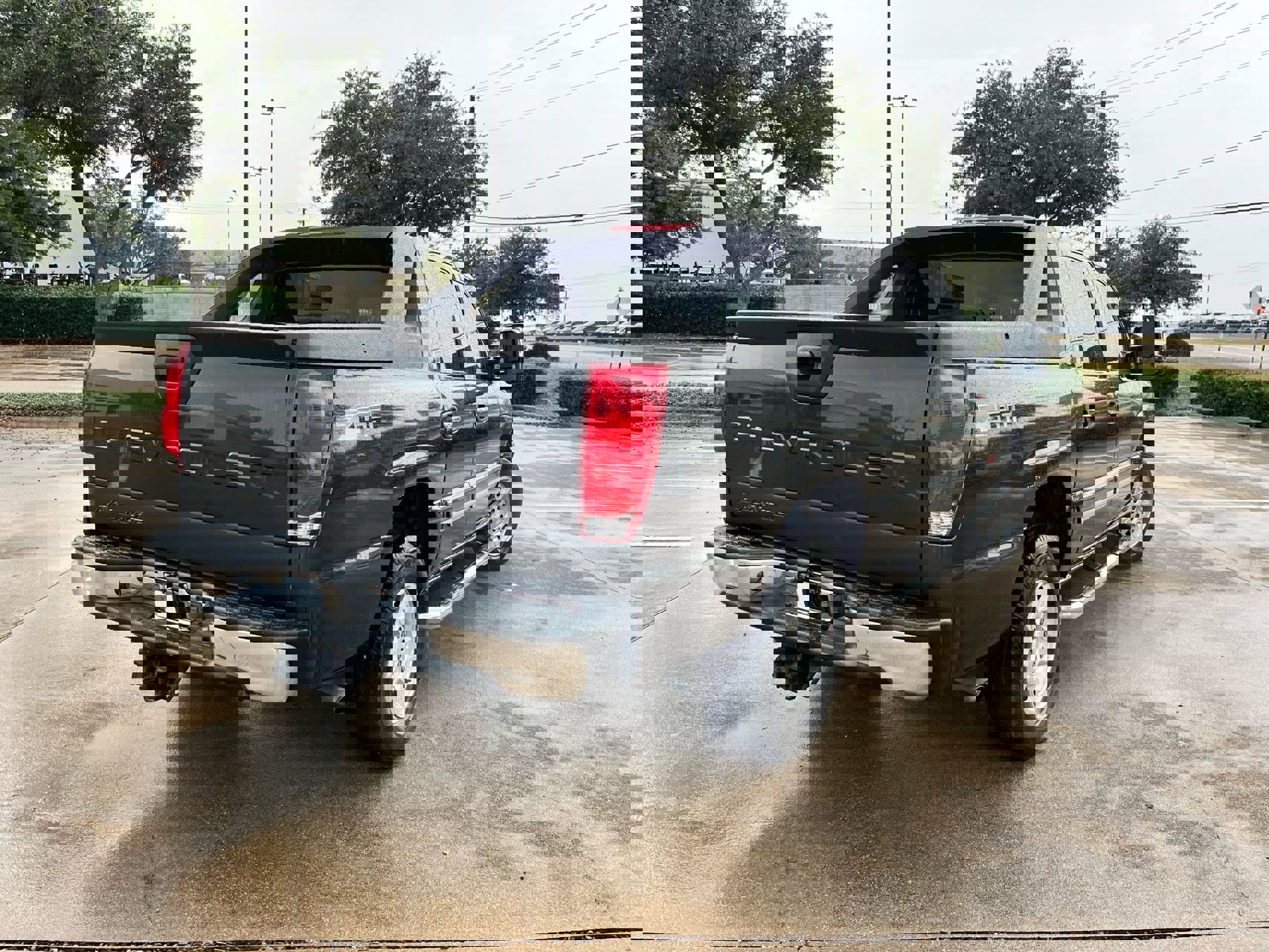 Used 2005 Chevrolet Avalanche Z66 w/ Preferred Equipment Group image 5