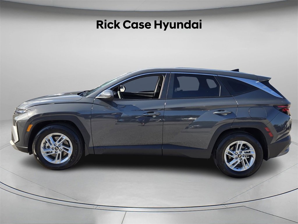 Certified 2025 Hyundai Tucson SE image 3