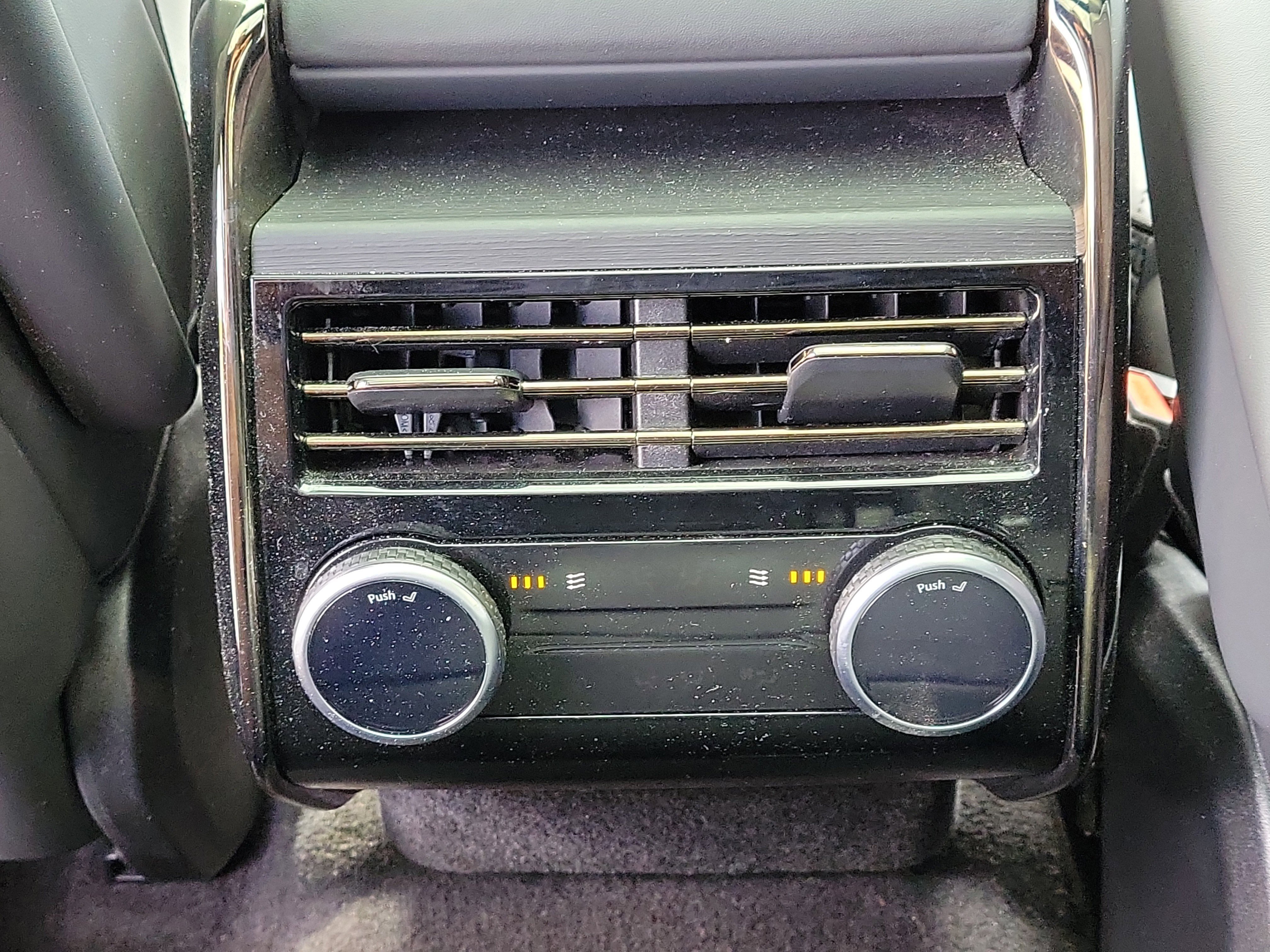 Used 2024 Land Rover Range Rover Sport SE image 12