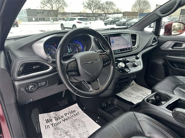Used 2021 Chrysler Pacifica Touring-L w/ Uconnect Theater Family Group image 16