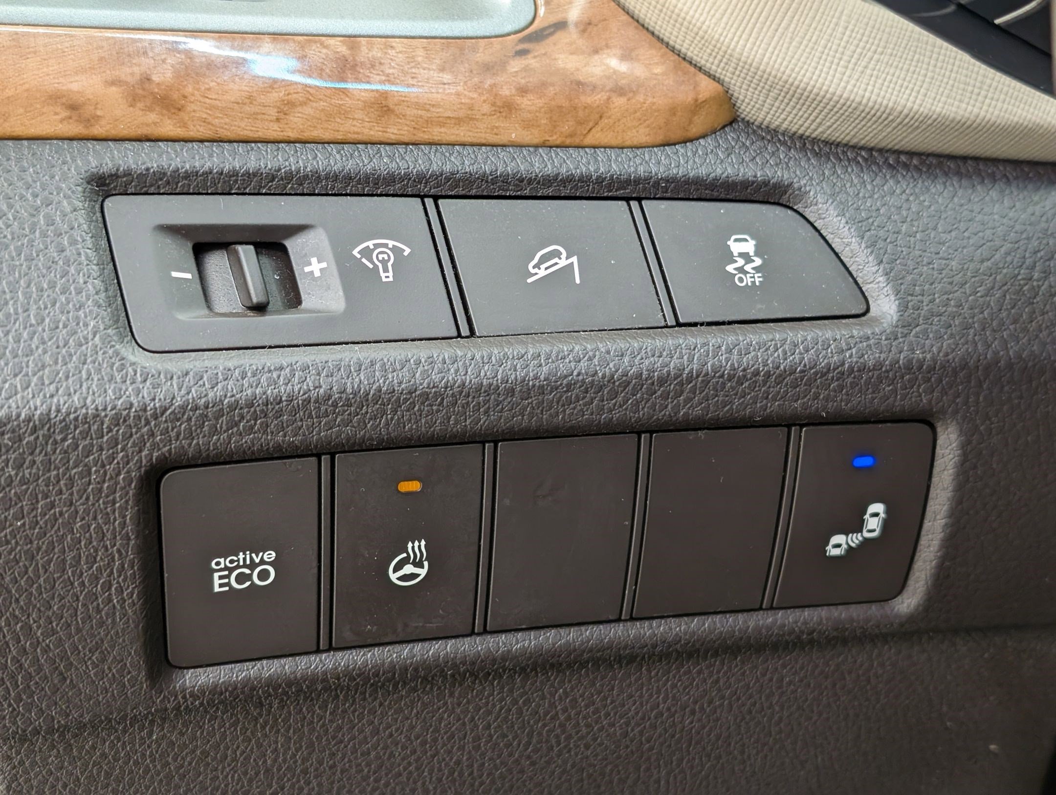 Used 2014 Hyundai Santa Fe Sport w/ Technology Package 04 image 18