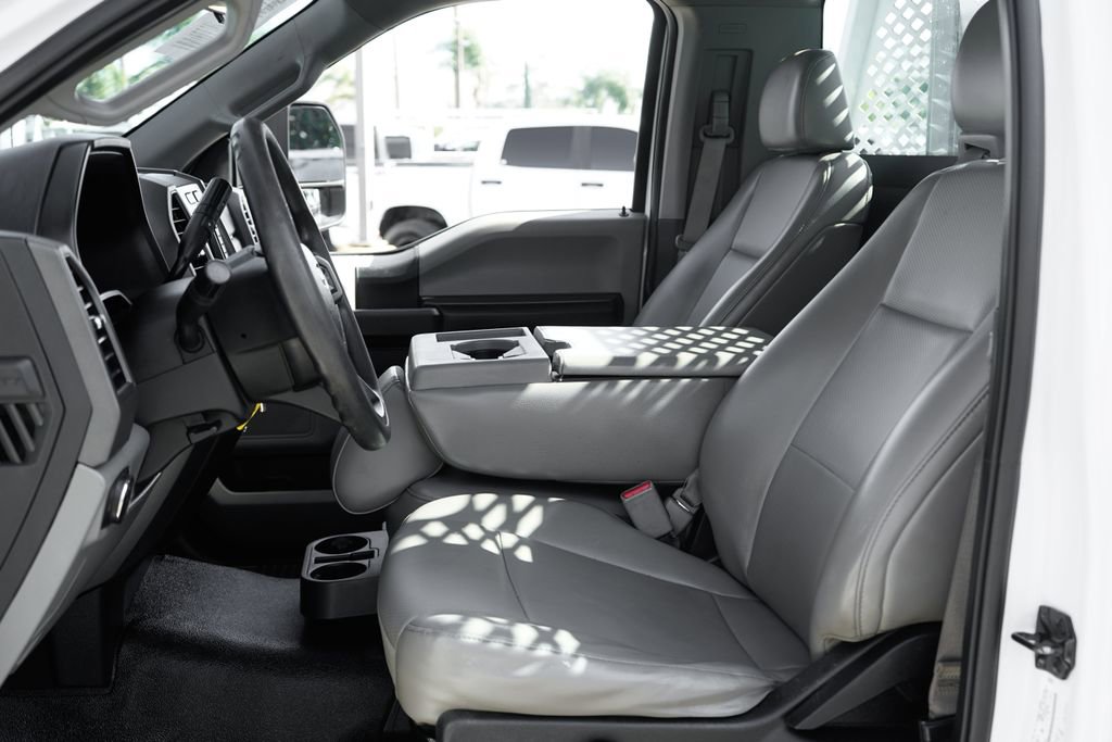 Used 2017 Ford F550 2WD Regular Cab Super Duty image 18