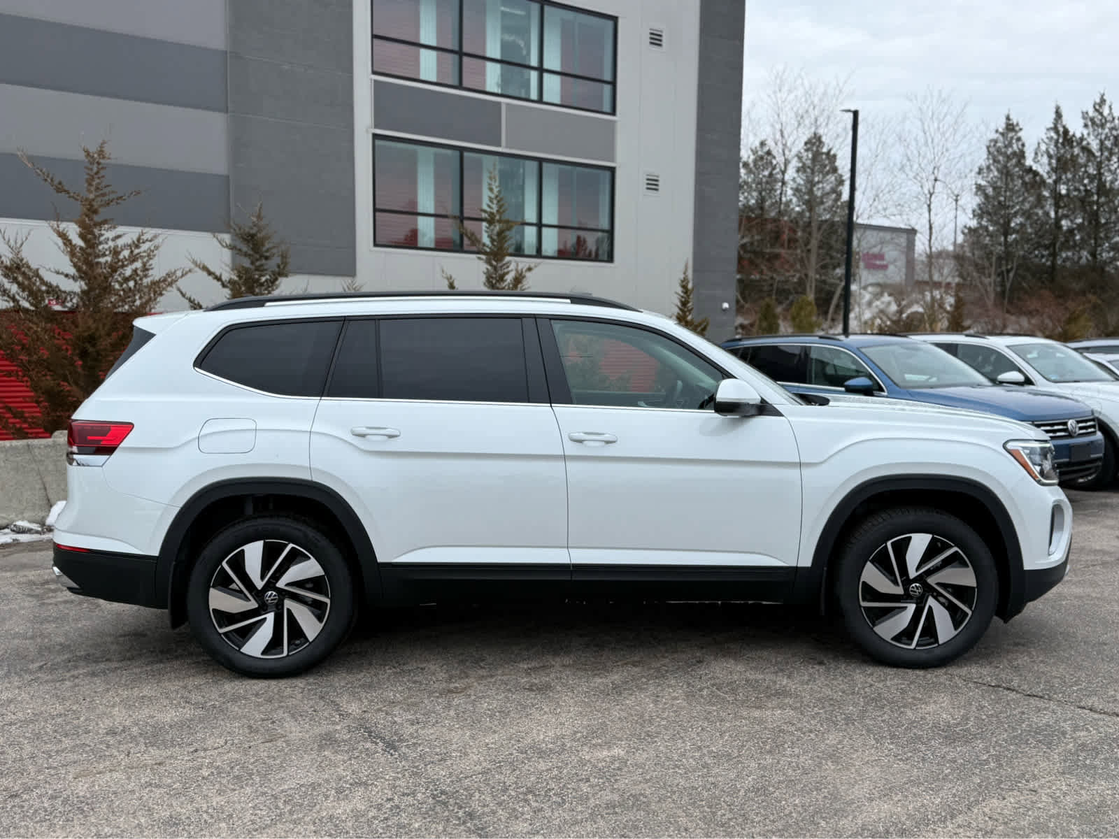 New 2026 Volkswagen Atlas SE image 8