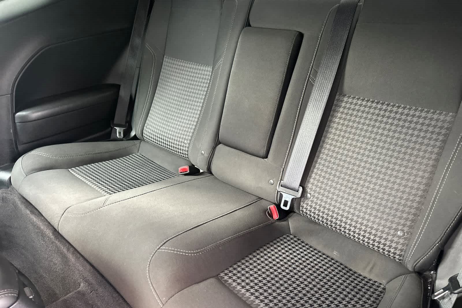 Used 2018 Dodge Challenger SXT image 4