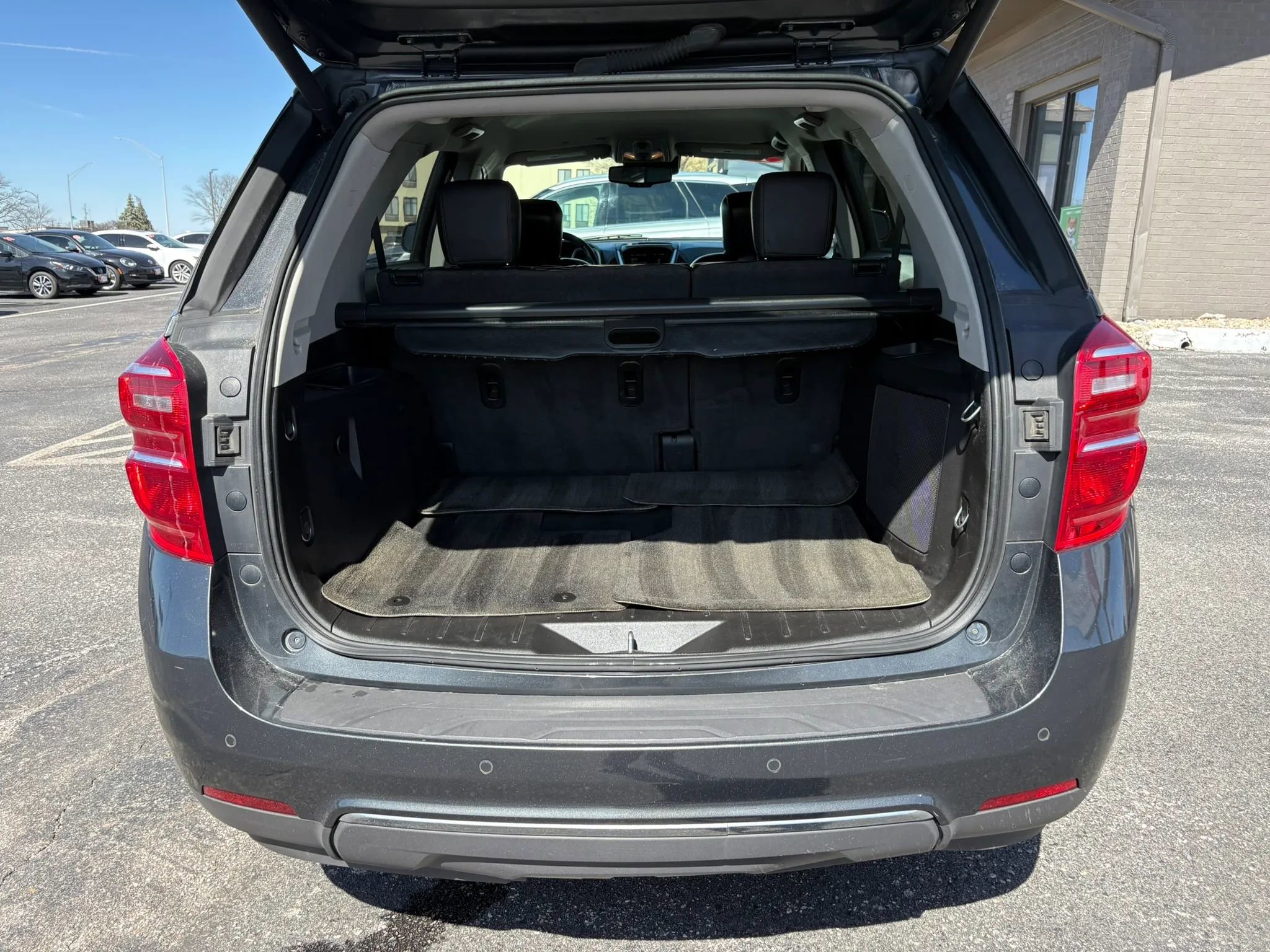Used 2017 Chevrolet Equinox Premier w/ Enhanced Convenience Package image 9