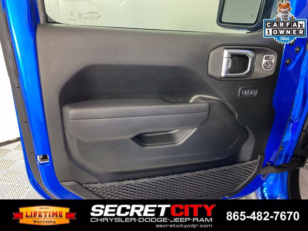 Used 2025 Jeep Gladiator Mojave AWD/4WD image 12